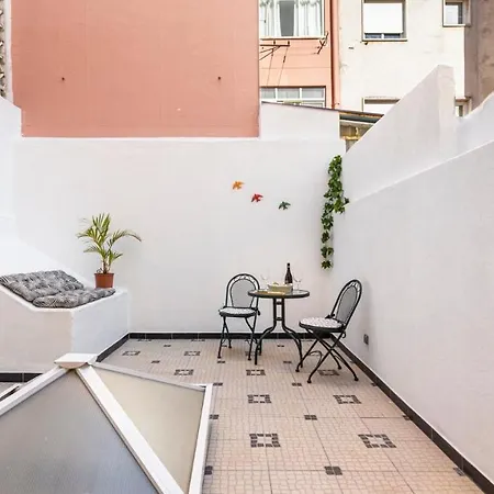 Plum Guide - Quiet Courtyard *